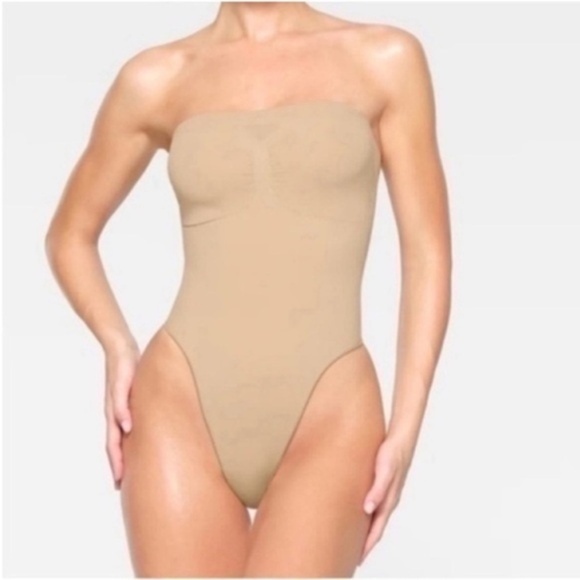 SKIMS SEAMLESS SULPT STRAPLESS THONG BODYSUIT CLAY XXS NO STRAPS